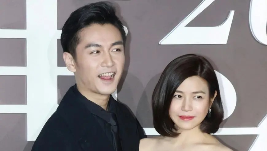 陈妍希离婚前带儿子滑雪,戴婚戒素颜露面