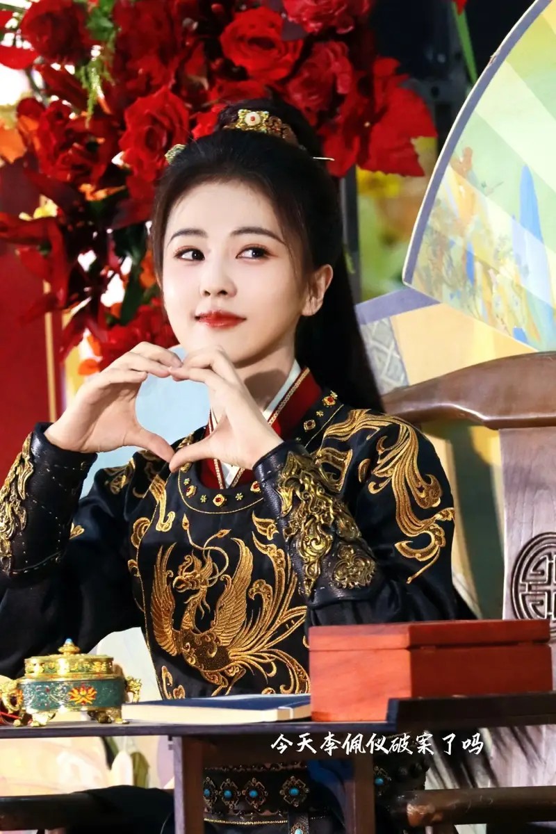 娱乐圈中的细腰美女,谁最让你心动?