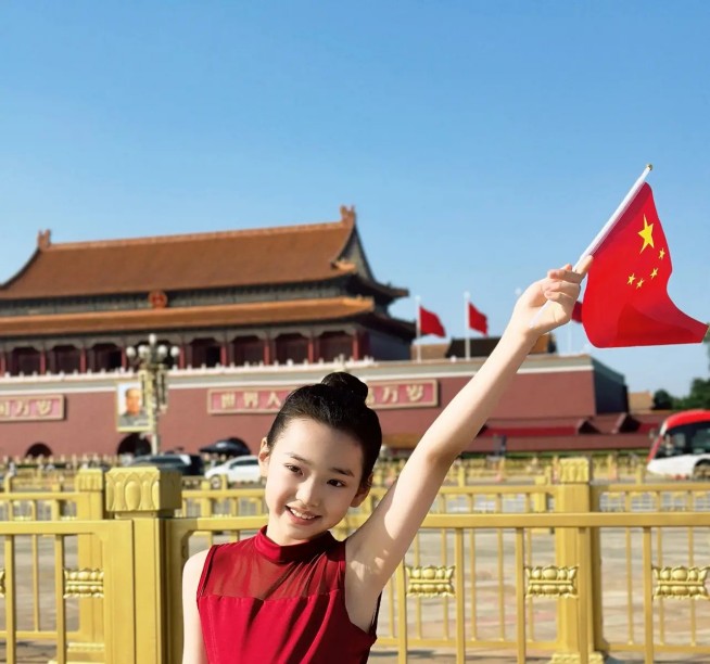 2026春夏时装周:复古风潮与未来科技感的碰撞