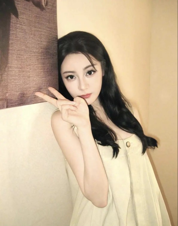 TVB离巢女星吴嘉仪近况曝光：转型带货主播 晒度假沐浴照引关注