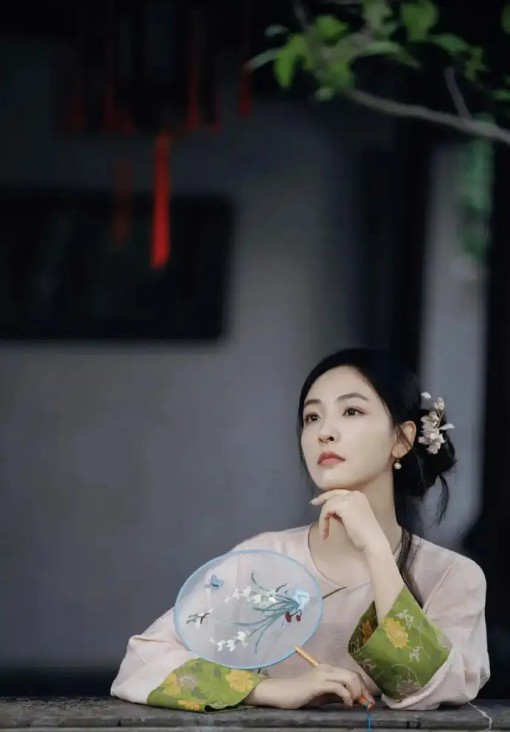 陈法拉惊曝家族在广州坐拥整条街物业！家产却遭亲戚瓜分！完全没通知她！